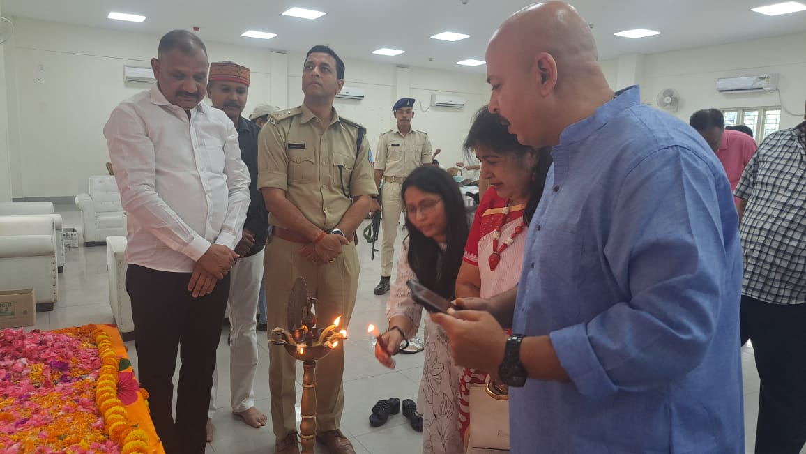 anniamrita's tweet photo. एससीसीएन न्यूज के संस्थापक स्वर्गीय मोहन सिंह की स्मृति में प्रशांत सिंह उर्फ पुतुल और सहयोगियों की ओर से आयोजित रक्तदान शिविर के उद्घाटन कार्यक्रम में अन्य गणमान्य अतिथियों संग शरीक हुई.
#Smriti
#MohanSinhh
#sccn https://t.co/m5nbYj49h6