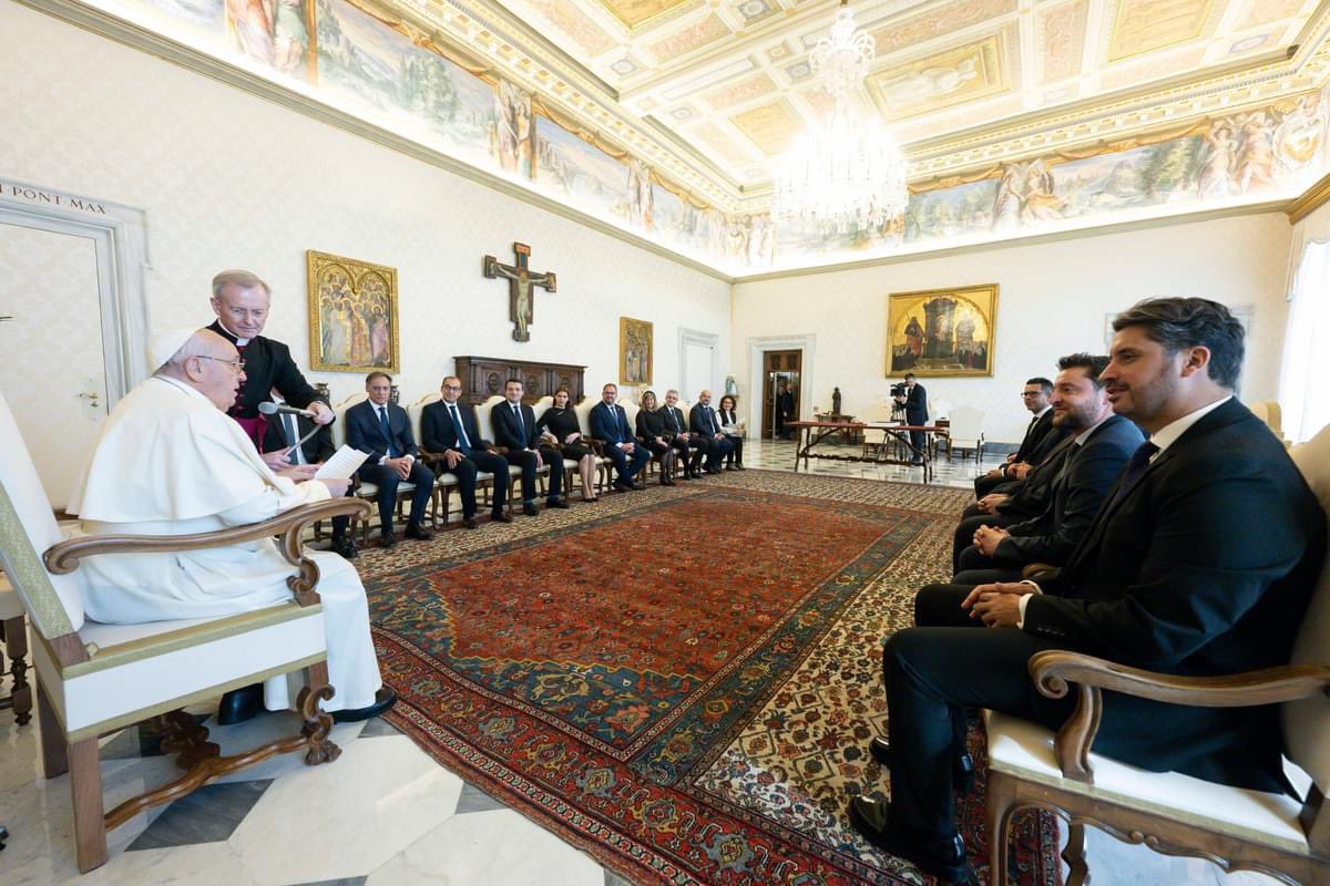 #Roma El Papa: 'Que los monumentos sean lecciones de vida, no piezas de museo' @Pontifex_es ✝️Francisco recibió en audiencia a los alcaldes de las Ciudades Patrimonio de la Humanidad @Spain @UNESCO_es 📸© @vaticannews_es ℹ️vaticannews.va/es/papa/news/2… #XXXAniversarioGCPHE