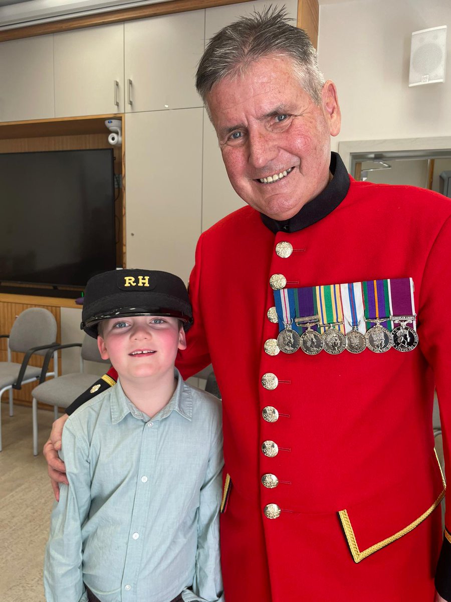 Alan Sweeney (@alan_k_sweeney) on Twitter photo Tristan was lucky enough to participate in a visit to the Royal Hospital Chelsea organised by <a href="/LittleTroopers_/">Little Troopers</a>.He had a great day with a tour, crafting and the opportunity to make new friends, both young and old. A great initiative. Even had the opportunity to meet Akshata Murty! Tristan was lucky enough to participate in a visit to the Royal Hospital Chelsea organised by <a href="/LittleTroopers_/">Little Troopers</a>.He had a great day with a tour, crafting and the opportunity to make new friends, both young and old. A great initiative. Even had the opportunity to meet Akshata Murty!