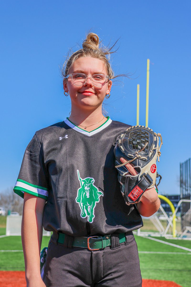 CONGRATS to SMS's RAE SALYER who went 4 for 7 with an inside the park home run, 4RBI's, 3R's, and 2 stolen bases in her games last night. 🥎😊