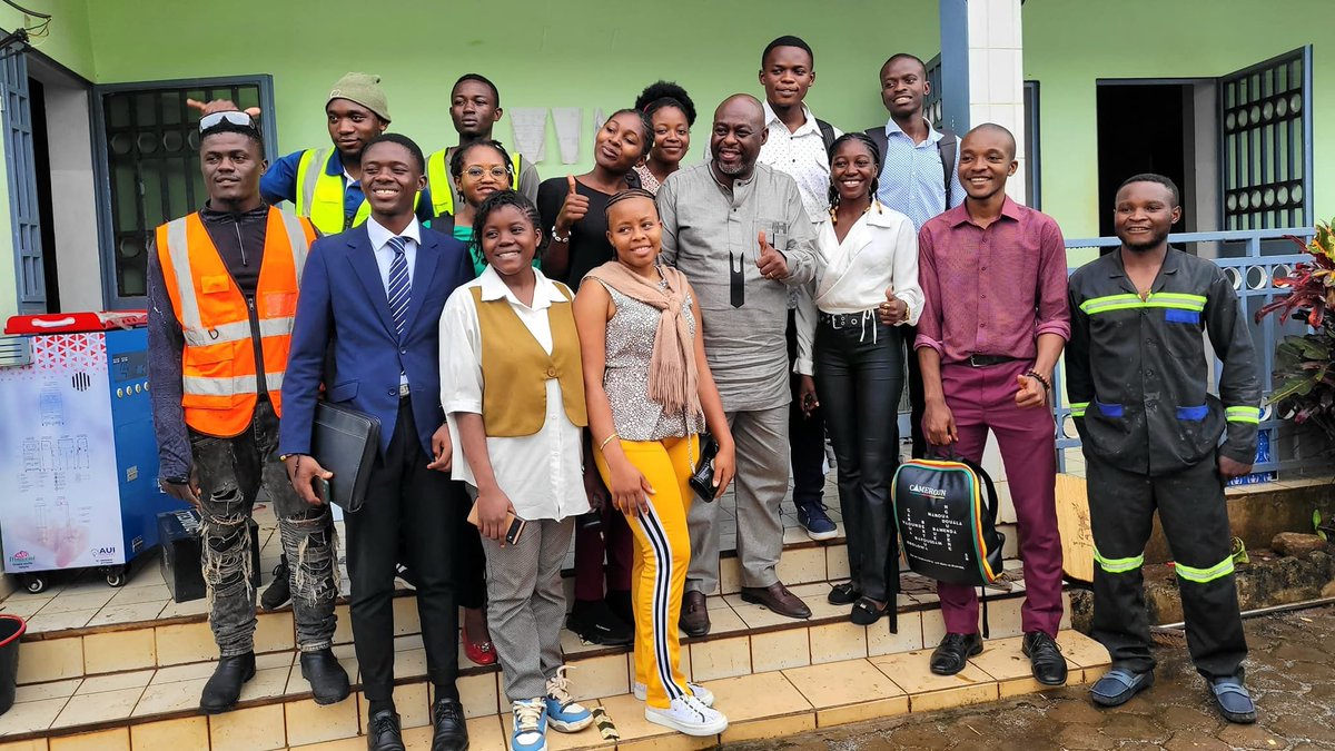 AgenceAui's tweet photo. Des étudiants de Polytech à AUI Techno !

Etudiants dans la célèbre Ecole Polytechnique de Yaoundé, ils visitent un des sites de production de AUI Techno pour toucher du doigt les technologies utiles que cette entreprise conçoit et fabrique localement.

#AUITechno 
#Mawouo https://t.co/ESG0eFsfAr