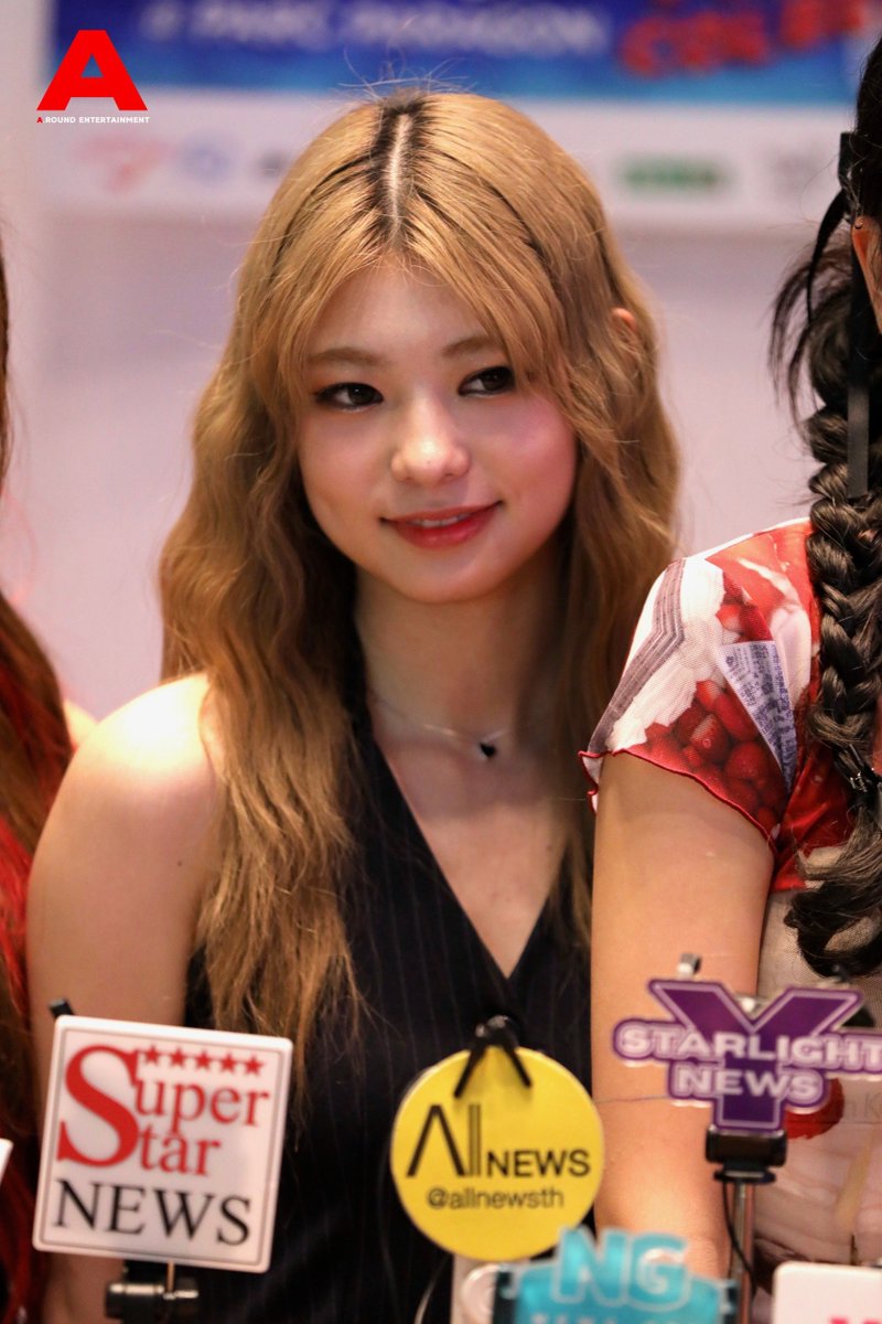 “RUAN” ช่วงสัมภาษณ์ในงาน Siam Paragon Ultrasonic Water Festival 2024 “Songkran Lobster Wonderland by Philip Colbert” 

GEN1ES FIRST APPEARANCE
#RUAN #IKEMARUAN 🫧
#이케마루안 #池間琉杏 
#SiamParagonxGen1es #Gen1es #WaterFestival2024xGen1es 
#SiamParagonSongkran2024