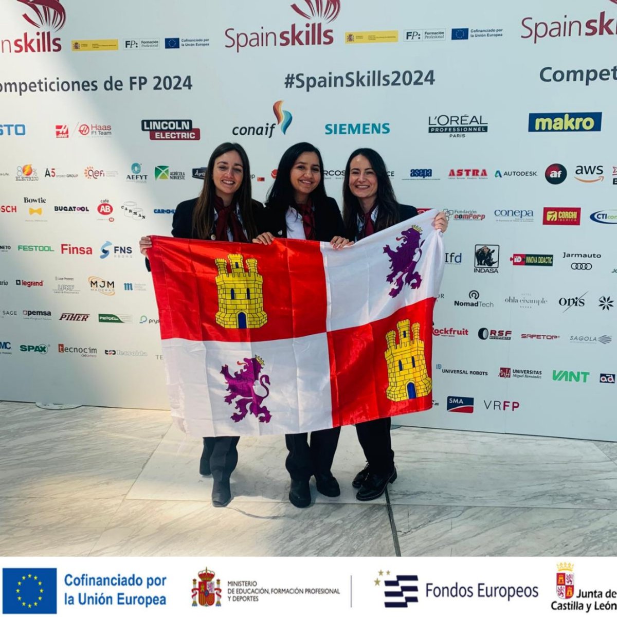 IES ENRIQUE FLÓREZ (@ieseflorez) on Twitter photo 👩🏽⚕️👩🏼⚕️👩🏻⚕️
Fenomenal trabajo toda la semana y todos estos meses de Cheryn y sus profesoras Laura y Cristina en <a href="/Spainskills_fp/">Spainskills</a>
¡Orgullosos de vosotras!
Financiado por Ministerio de Educación, FP y Deportes 🇪🇸 y cofinanciado por la Unión Europea 🇪🇺
#FSE_Skills #somosFP <a href="/educacyl/">Educación JCyL</a> 👩🏽⚕️👩🏼⚕️👩🏻⚕️
Fenomenal trabajo toda la semana y todos estos meses de Cheryn y sus profesoras Laura y Cristina en <a href="/Spainskills_fp/">Spainskills</a>
¡Orgullosos de vosotras!
Financiado por Ministerio de Educación, FP y Deportes 🇪🇸 y cofinanciado por la Unión Europea 🇪🇺
#FSE_Skills #somosFP <a href="/educacyl/">Educación JCyL</a>