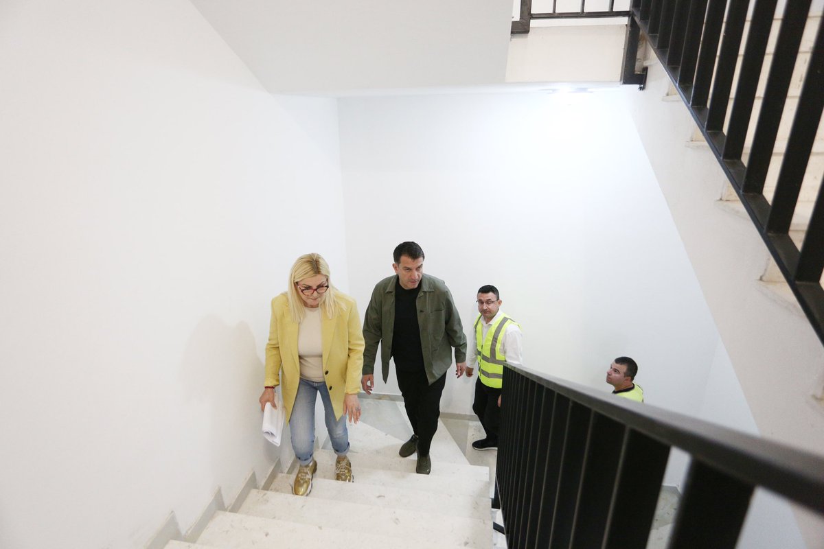 erionveliaj's tweet photo. Në 📍 Kombinat po punojmë me kapacitet të plotë për të ndërtuar pallatet 🏢 që do të strehohen familjet e prekura 🧑‍🧑‍🧒‍🧒 nga tërmeti. 

E kemi treguar se kur lejohemi të punojmë nga partitë që s’kanë bërë asnjë punë, bëjmë gjëra të mrekullueshme. 💪🏻😊 https://t.co/mrJvuskJZ0