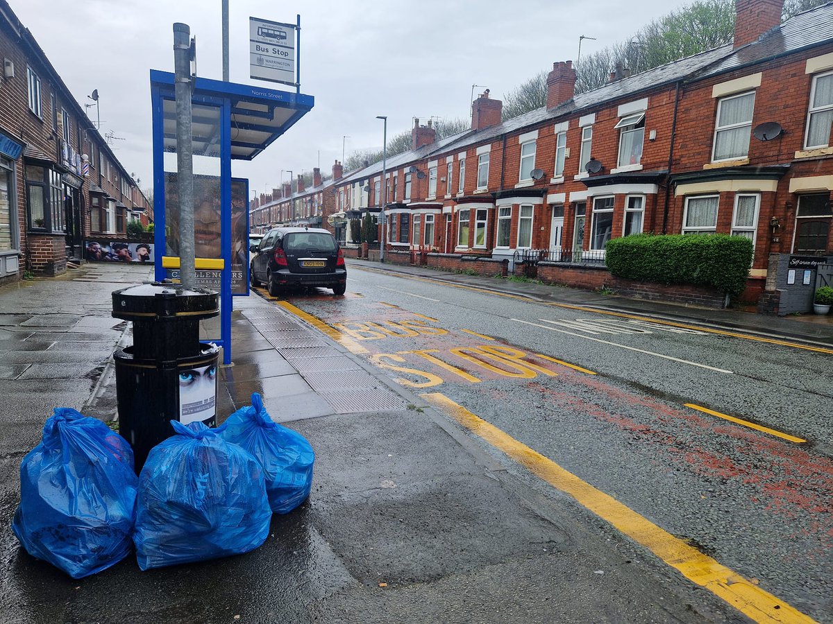 Today I organised a litter pick for the Orford litter network, We had an amazing 12 volunteers turn up on a wet Saturday, splitting in to four groups together we collected 34 bags of litter that @WarringtonBC will now collect from pick up points. Well done all involved 👏👏👏