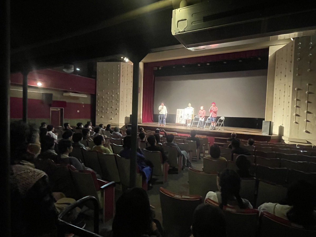 本日は上田映劇にてペヤンヌマキ監督、小関啓子さん、小池めぐみさんの舞台挨拶を行いました！
もぎりのやぎちゃんの司会で、50分にも及ぶシンポジウムのような充実のトーク。
ご来場の皆様ありがとうございました！
#区長になる女