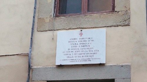 oss_romano's tweet photo. Scolpire il tempo; la casa fiorentina di #AndrejTarkovskij, a poca distanza dal luogo dove Dostoevskij ha scritto il romanzo "L'idiota", raccontata da @LucioCoco #LAngoloBello
https://t.co/HshuZ2Mmmw https://t.co/m2bMZcdOzw