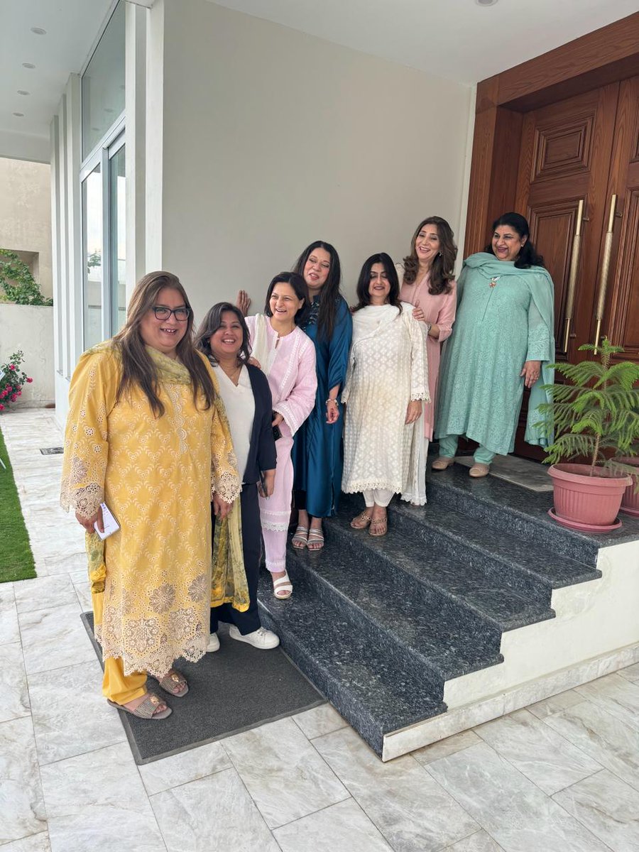 nishatriaz's tweet photo. A gathering of togetherness. Started as colleagues and are great friends now.
Some of us met after at least 10 years.
What a lovely time, that is now a treasure for the rest of my life. https://t.co/MqxPiGRq75