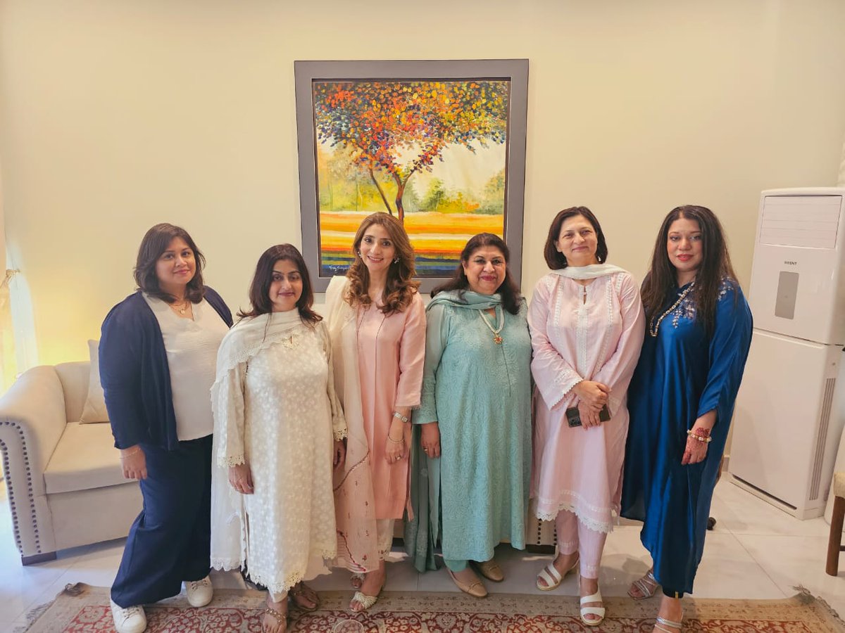 nishatriaz's tweet photo. A gathering of togetherness. Started as colleagues and are great friends now.
Some of us met after at least 10 years.
What a lovely time, that is now a treasure for the rest of my life. https://t.co/MqxPiGRq75