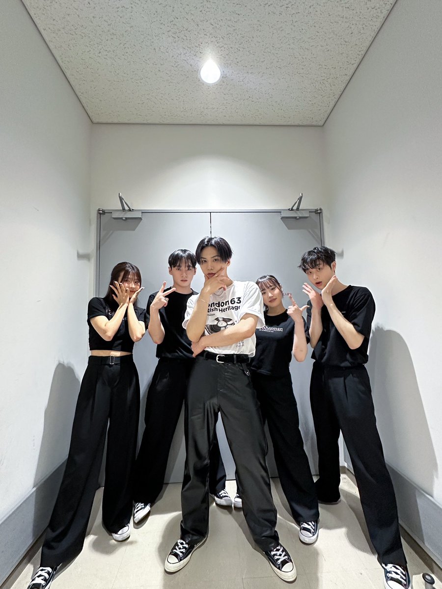 wonijin_ent's tweet photo. [📸]
240413 ROCKY 1ST ASIA TOUR
[FIND ME] IN TOKYO

박라키 이렇게 매번 무대 찢으면
하모들 심장은 어떡하라고, 억떡하라고,
우뜨카라고, 오픈카라고, 엉뚱하라고,
오또카라고, 어떡콰라고, 모루카라고😣

#라키 #ROCKY
#FIND_ME https://t.co/juYMsIO2Fy