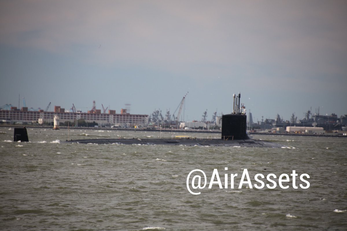 AirAssets's tweet photo. 08:45 hrs Eastern time the USS Washington callsign #Eventdelta SSN787 a Virginia class nuclear submarine returning from Annapolis and then possibly going out to sea. She is waiting for tug with pilot and 3 passengers to embark from Wendy Moran.
#ssn787 #usswashington #submarine https://t.co/T4mHYGODvm