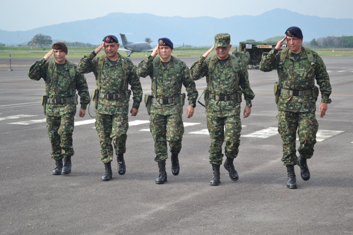 Ejercito_Davaa's tweet photo. En #Tolemaida se realizó la ceremonia de transmisión de mando de la Fuerza de Despliegue Contra Amenazas Transnacionales, #FUDAT; el Sr. CR. Jesús Antonio Murcia entregó el mando al Sr. CR. Diego Meneses Gutiérrez.
#PatriaHonorLealtad https://t.co/Zu0EOxGvTJ