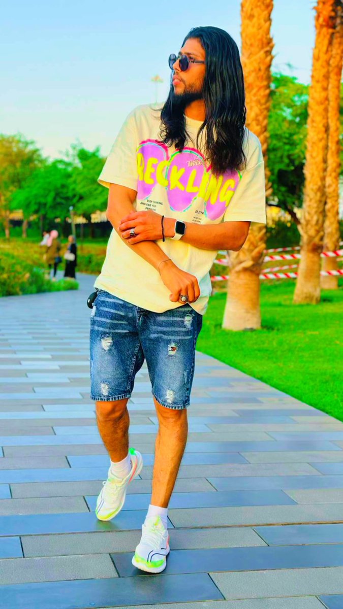 twi_x22's tweet photo. بخطف الانظار 💛💜 https://t.co/U09yuFlc7K