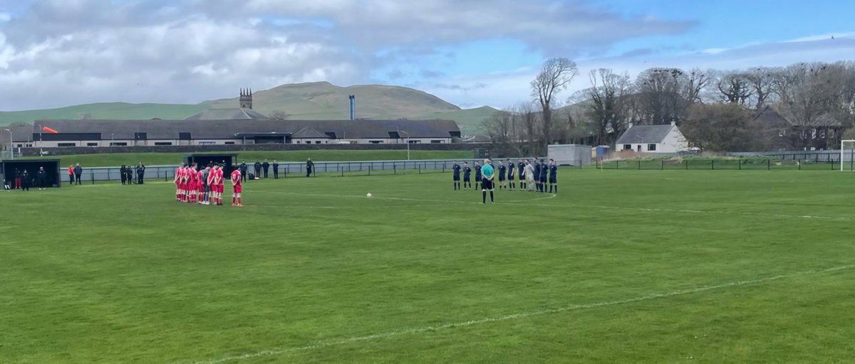 𝙋𝘼𝙔𝙄𝙉𝙂 𝙊𝙐𝙍 𝙍𝙀𝙎𝙋𝙀𝘾𝙏𝙎 ||

The club's senior team and Campbeltown Pupils observe a minute's silence in respect of club employee Brian Rush who passed away recently. 

Thank you to @PupilsAFC and the match official for their co-operation before today's game.