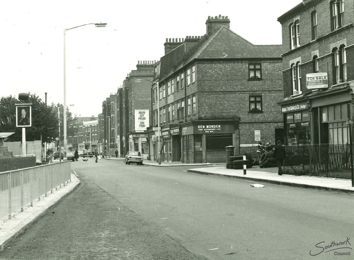 Albany Road looking east in 1977. On the right are Calmington and Silcote Roads. The pub sign is the Duke of Edinburgh, just down from Bagshot Street. The area on the right was cleared to build Burgess Park, named just over 50 years ago in honour of Cllr. Jesse Burgess. 📷P10007