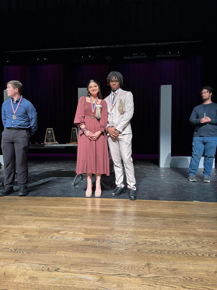 herbertoneiljr's tweet photo. Super proud of the Hempstead Theatre Company! Their production of βEquusβ has advanced to Regionals! The show was once again outstanding! Shout out to Director Arias and all the amazing students! #HigherHeights #AreaChamps #Straight1s https://t.co/bI6IfEhN6D