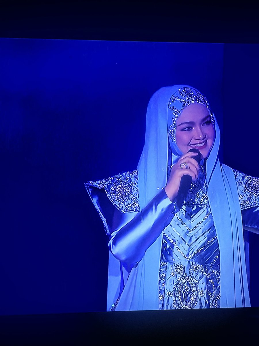 Kita kena trendingkan lagi ke #SESSN #SebuahEpitomeSayaSitiNurhaliza