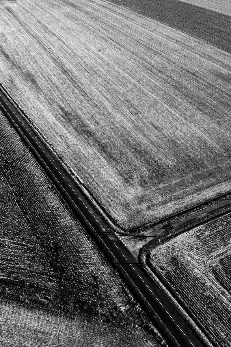 Check out this aerial view photo I have for sale of farmland in the Loire Valley of France. 1-stuart-litoff.pixels.com/featured/rural… #blackandwhite #blackandwhitephotography #landscape #landscapephotography #LoireValley #France #aerialview #farming #farmland #perspective