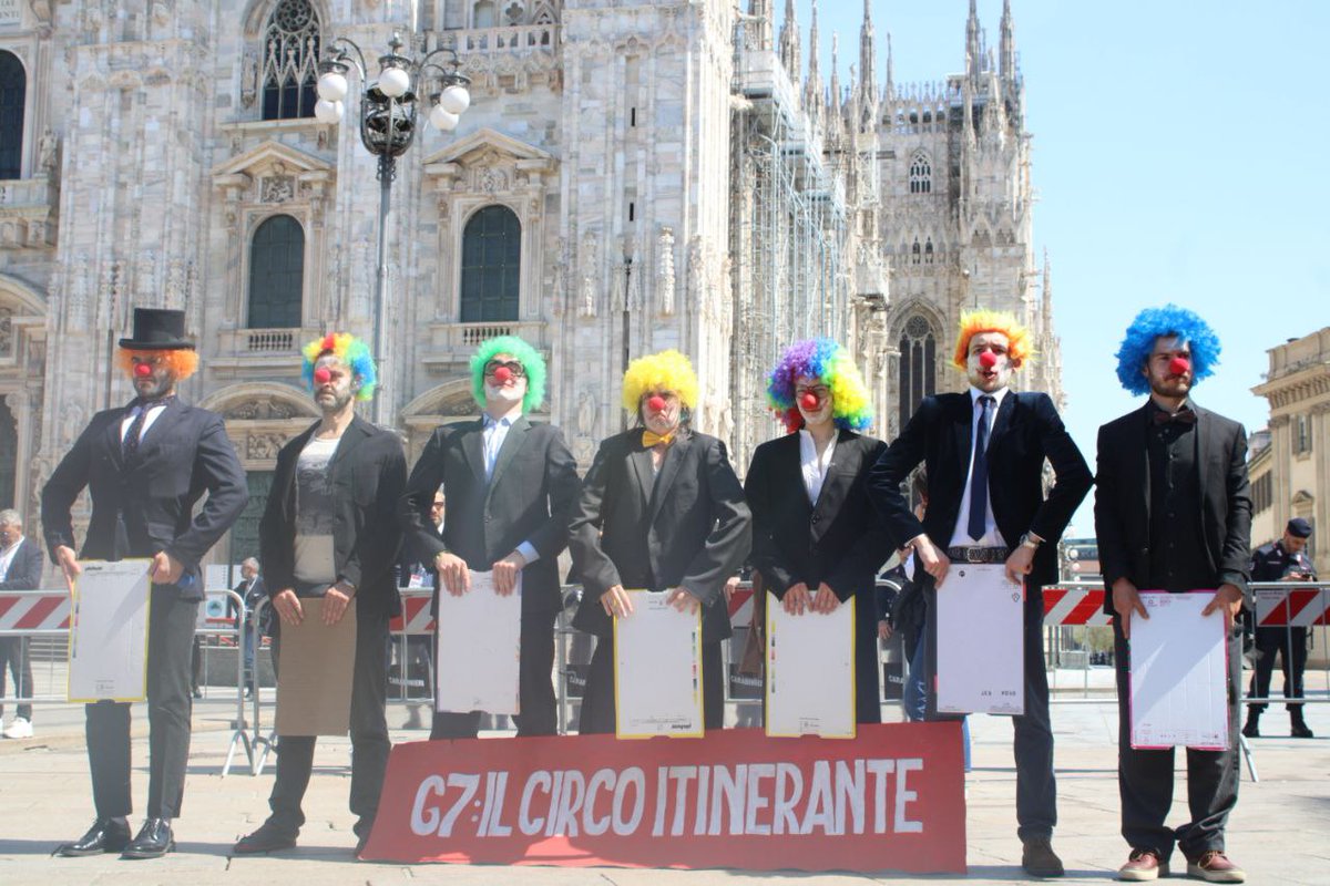 #G7 a #Milano: un circo in zona rossa!
Questa mattina, in Piazza Duomo a Milano, Extinction Rebellion ha dato vita a un circo itinerante, mentre nel Palazzo Reale si teneva la riunione ministeriale dei trasporti del G7.
1/5
