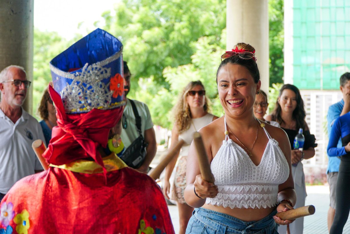 museocarnavalbq's tweet photo. ¡Hey, carnavaleros! 👋🏻😄Aquí te dejamos los horarios de ingreso y valor de las entradas, para que programen su visita y conozcan de cerca la Fiesta más grande de Colombia: el @Carnaval_SA. 🎉❤️💛💚
¡Te esperamos!💃🏻🕺🏻
📍Cra. 54 #49b-03 / Barrio Abajo
#MuseoDelCarnaval https://t.co/sM3sR7gYij