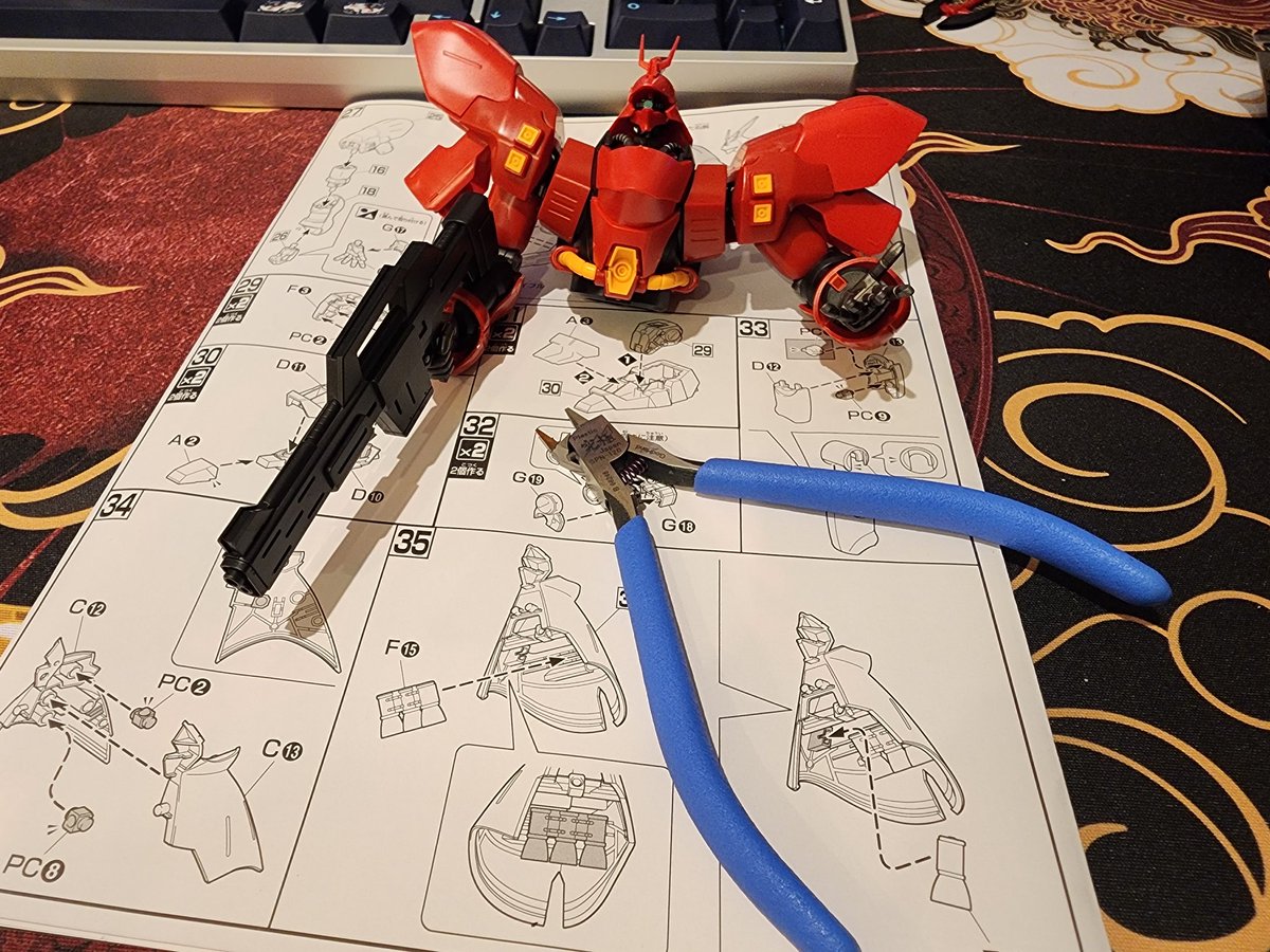 今夜のサザビHGの進捗状況！#gundam #gunpla