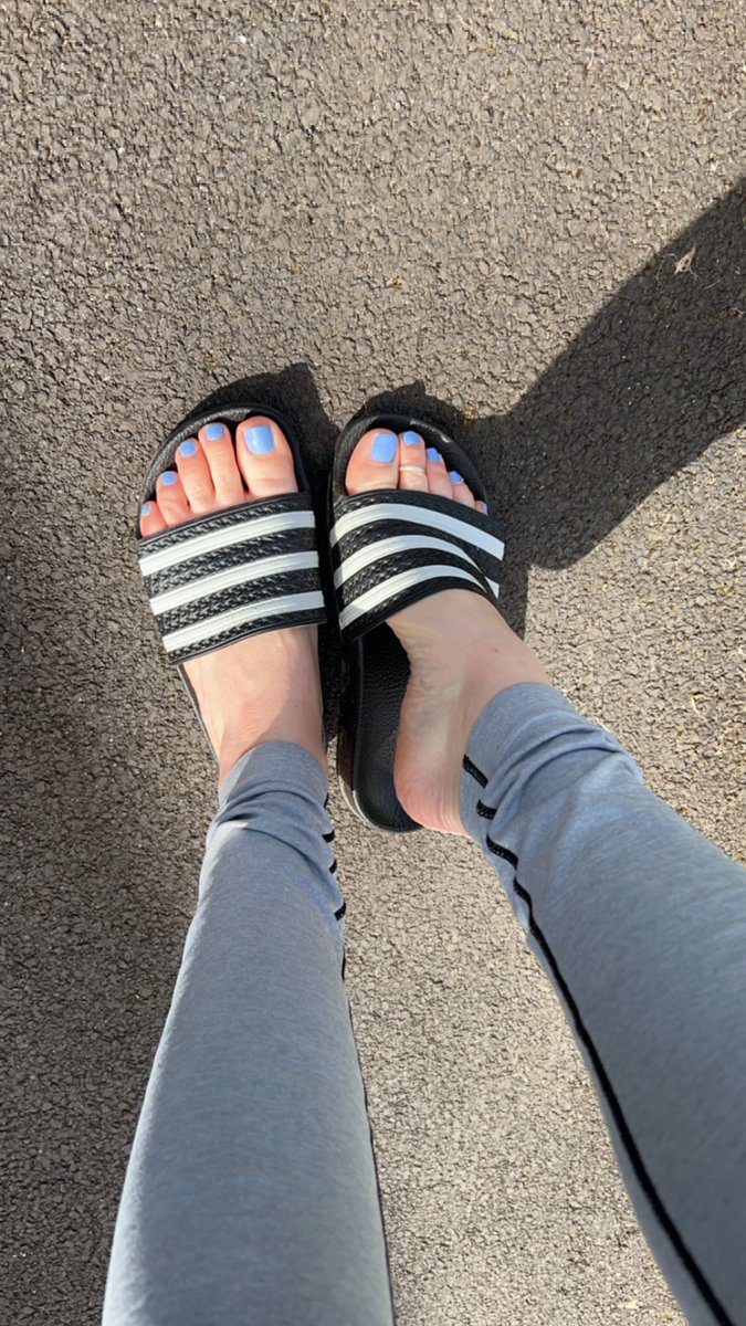 Happy Saturday 
Footfetish feet toes