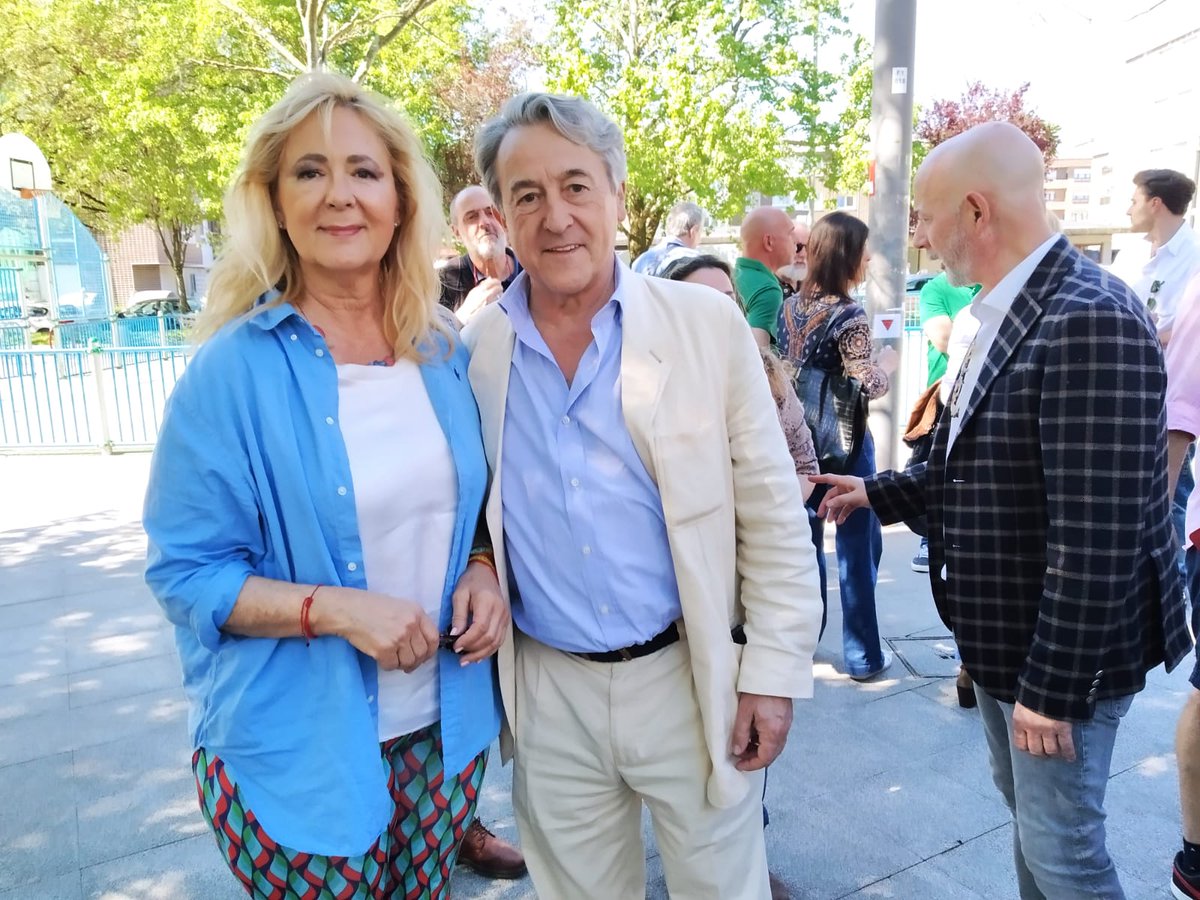 MariaOCordero's tweet photo. Gran acto hoy en #Gecho de @vox_vizcaya con nuestra candidata @MARIAPerezFern y @AmaiaMartinez17 . Con la presencia de @hermanntertsch y @Jorgebuxade candidatos al parlamento europeo. No nos van a callar🇪🇦🇪🇦🇪🇦🇪🇦🇪🇦💪💪💪💪💪
#SabesQueEsVerdad https://t.co/E0rsTxUmX7