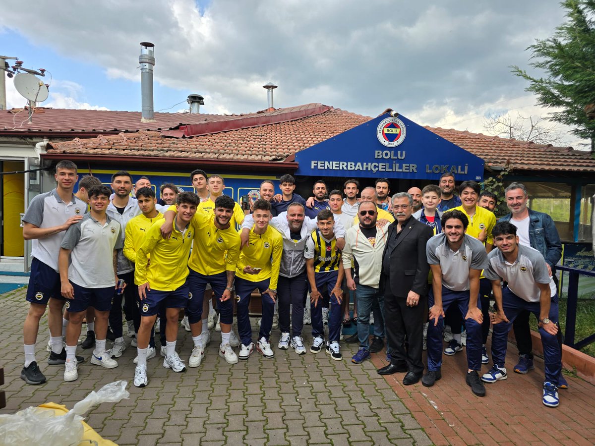 FBBOLU1's tweet photo. U19 Elit liginde Lider olan Fenerbahçe U19 Takımımızı Boluspor İle Oynadığı Karşılaşma Sonrası Dernek Lokalimizde Misafir Ettik @Fenerbahce https://t.co/kRWrrQp6Sr