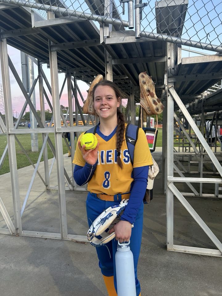 Hadley Leonhardt C/O 2026 with a 💣 out into highway against hartsville. @CoastRecruits @Coach_M_Booth @scsbcoach_bev @CoastalSoftball @UGASoftball @DukeCoachYoung @CSUBucsSoftball @coach_vallee @CofCSoftball @PACKUPSTATE @LLGCOACH