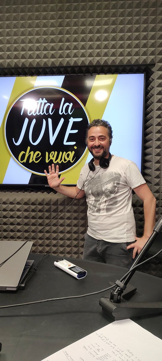 Dario_Ghiro's tweet photo. 5 anni di @RadBianconera sono anche 5 anni di #TuttalaJuvechevuoi 🤍🖤5️⃣🎂
Orgogliosamente parte di questa squadra meravigliosa dall'inizio delle trasmissioni ⚽💪🏻
.
#RadioBianconera #RBN #Juventus #radio #instacalcio #instaradio #instapassion #instafootball #calcio #speaker https://t.co/UsU6pUKQj1