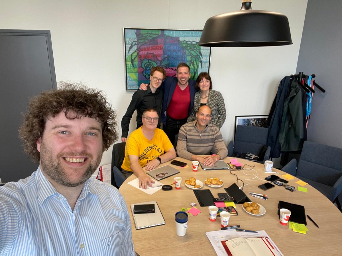 PvdaRijswijk's tweet photo. #Heisessie met fractie, wethouder en externe trainer @Rik_Dekker. Aandacht voor o.a. hoe gaat het in de fractie / in het College, de relaties op het stadhuis en de relatie met de stad.
@GijsvMalsen @wilvannu @ErikvdVeer @mstuijfzand 
#samenkanhet #teampvda 🌹💪
#rijswijk https://t.co/hs2NL4xiBz