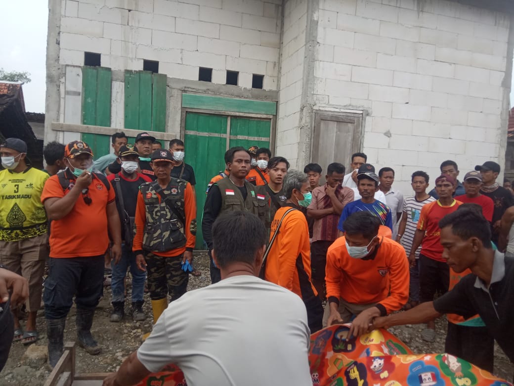 Alhamdulillah 
Korban tenggelam bisa ditemukan setelah Pencarian selama 4 hari 

Semoga almarhum husnul khotimah 
Keluarga yg ditinggalkan diberikan kesabaran dan ketabahan