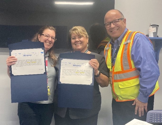 🌟Way to Go Heather & Sue🌟 Two of @United Finest @RSWairport were recognized this week as they received a handwritten note from a customer as they found & returned this elderly women’s wallet. @TobyatUnited @DJKinzelman @jacquikey @LouFarinaccio @scarnes1978