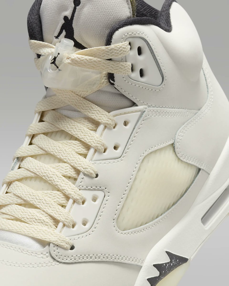 spieltimes's tweet photo. Just Dropped! 🔥 Air Jordan 5 Retro SE

Mens https://t.co/VBdDUMqQd5
Big Kids https://t.co/LXELgz149x 

#jordans #snkrs #kicks #shoedrops https://t.co/tkOMifyvax