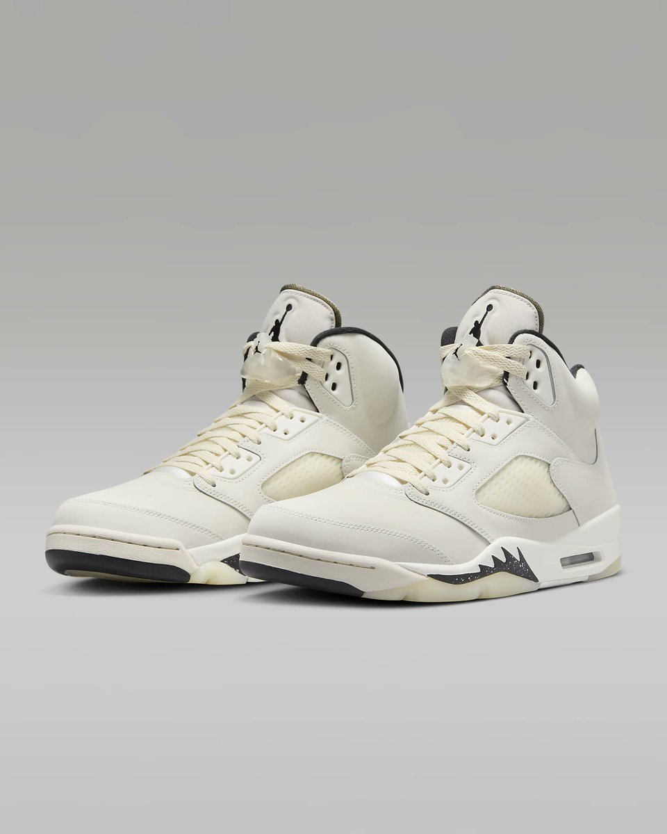 spieltimes's tweet photo. Just Dropped! 🔥 Air Jordan 5 Retro SE

Mens https://t.co/VBdDUMqQd5
Big Kids https://t.co/LXELgz149x 

#jordans #snkrs #kicks #shoedrops https://t.co/tkOMifyvax