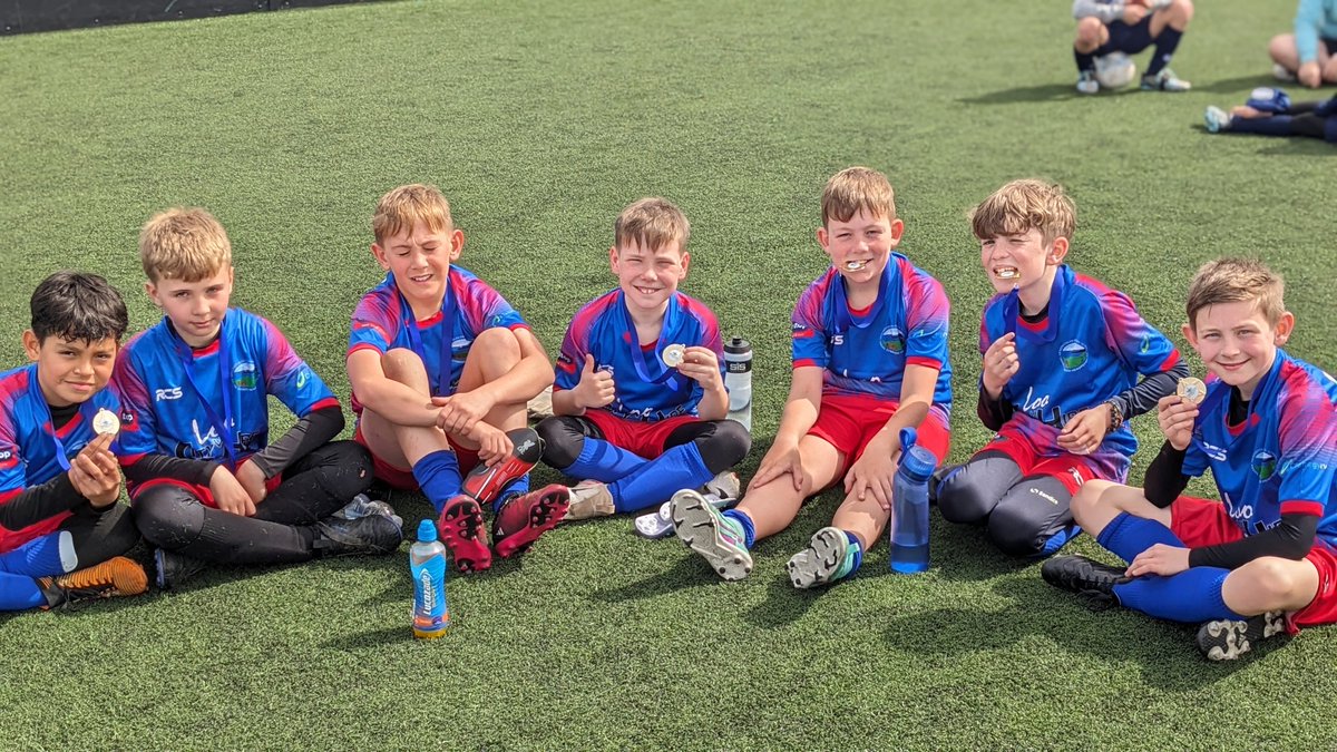 Hendrefoilan's tweet photo. What a fantastic performance from #hdfp in the year 5/6 Oakleigh Football Tournament yesterday, all the way through to the semi-final... And so close to making the final. Da iawn boys! #hdfporcas #hdfpRF #hdfpHCI https://t.co/EtpIIt1f6Z