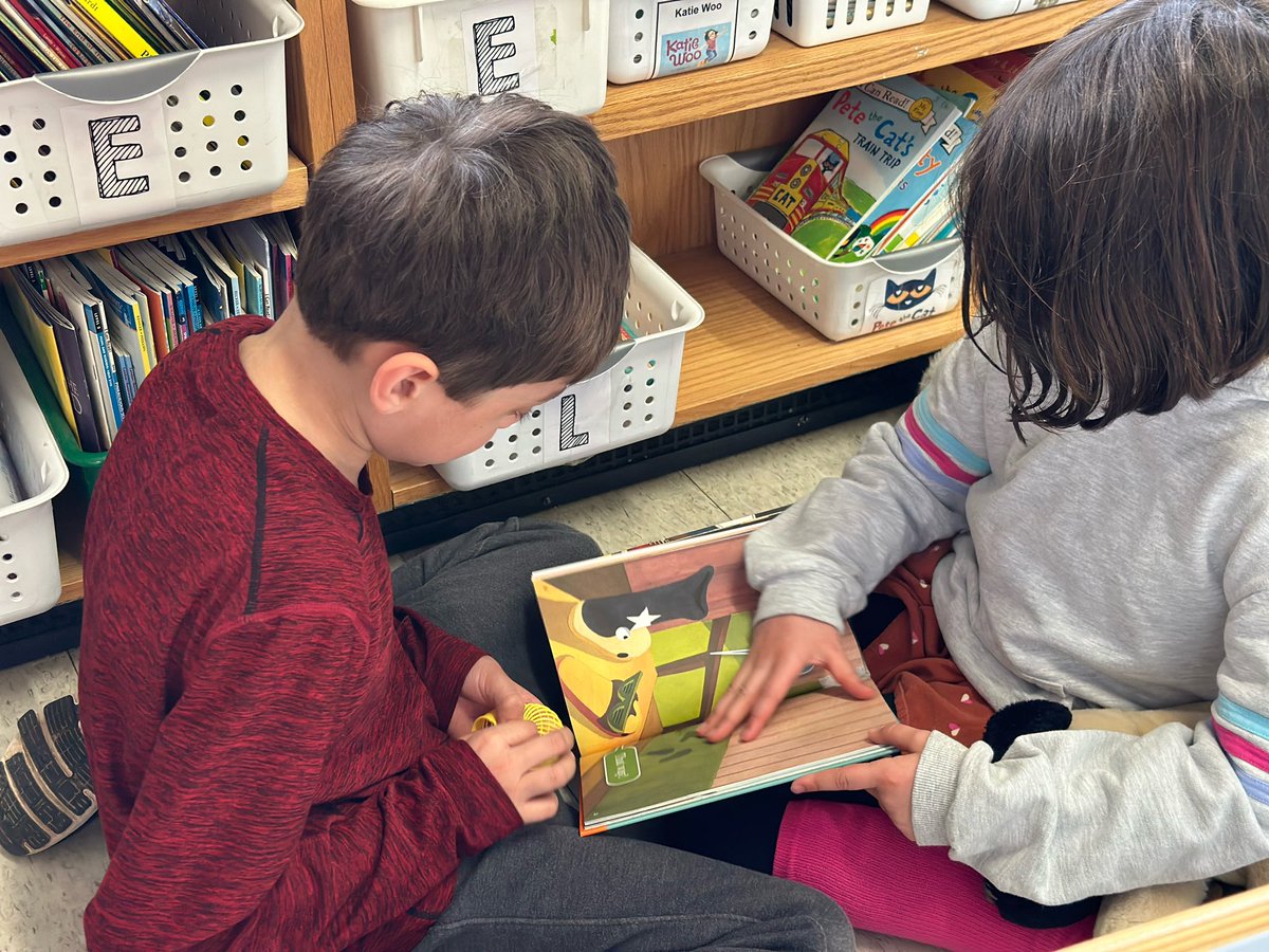 Hackettb's tweet photo. Diving into books with friends! We love reading in our class! @mmuusdvt @NaturecatsUcs https://t.co/jutRc0Rzsp