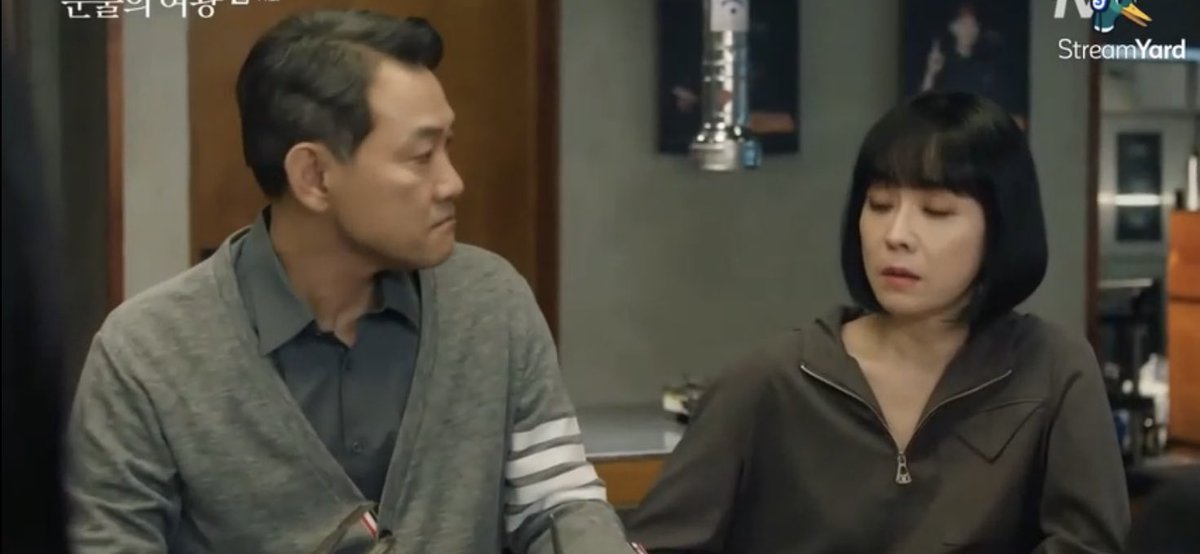kdramacheese's tweet photo. the moms, the dads, the siblings, baekhong... WHAT A SIGHT TO SEE. WE CAN ALL SEE THAT HAEIN IS THE HAPPIEST

 #QueenOfTearsEp11 #QueenOfTears https://t.co/j9bd2bRGPB
