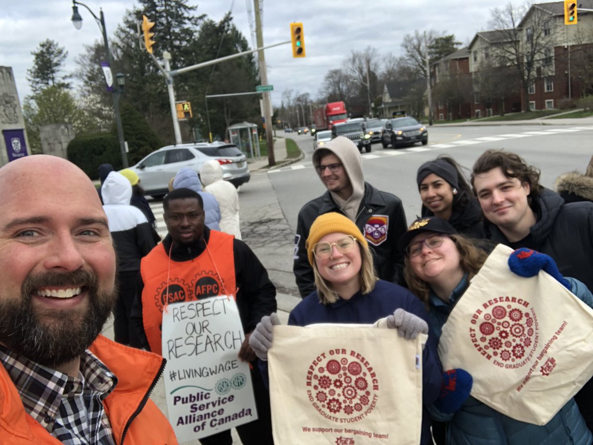 Amazing energy & community support for @PSAC610 #StrikeAtWestern! Paying fair wages for labour shouldn’t be a difficult decision. Keeping people in poverty is. #ONpoli #onPSE #FairDealNow #ONLAB