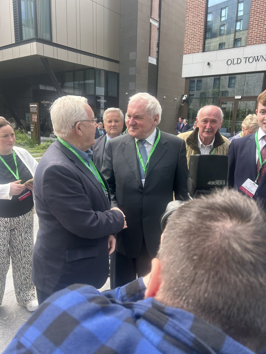 A crowd gathering around former Taoiseach Bertie Ahern at the Fianna Fail Ard Fheis @IrishMirror