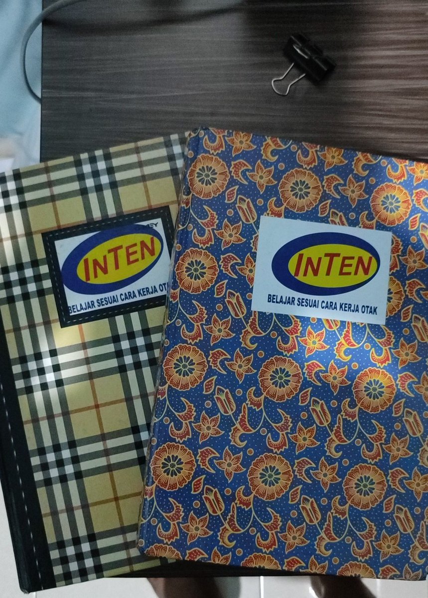 pastiprima's tweet photo. abis ngoprek lemari nemu buku paling berjasa di 2023 #ProgresInten https://t.co/IUnU6UqNwJ