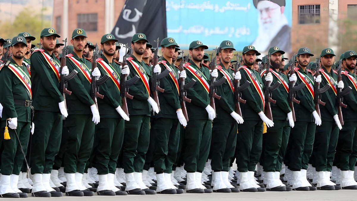 NewsGhad's tweet photo. #تقارير “إطلاق صواريخ واختطاف سفينة”… بوادر الرد الإيراني على إسرائيل 

التفاصيل👇

#أخبار_الغد https://t.co/FcgP0rdNqz