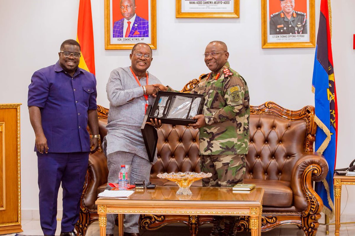 ghanapost_'s tweet photo. A Ghana Post team led by the board chairman, the Managing Director @obourbice, and the Chief Commercial Officer @citizentosh paid a working visit to the Chief of Defense Staff - Lieutenant General Thomas Oppong-Peprah @Officeofthecds
#GhanaPost
#ChangeAgentObour https://t.co/BAyWR8EYZ2