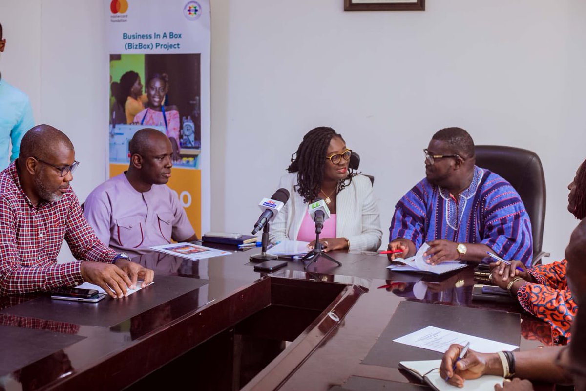 ghanapost_'s tweet photo. A Ghana Post team led by the board chairman, the Managing Director @obourbice, and the Chief Commercial Officer @citizentosh paid a working visit to the Chief of Defense Staff - Lieutenant General Thomas Oppong-Peprah @Officeofthecds
#GhanaPost
#ChangeAgentObour https://t.co/BAyWR8EYZ2