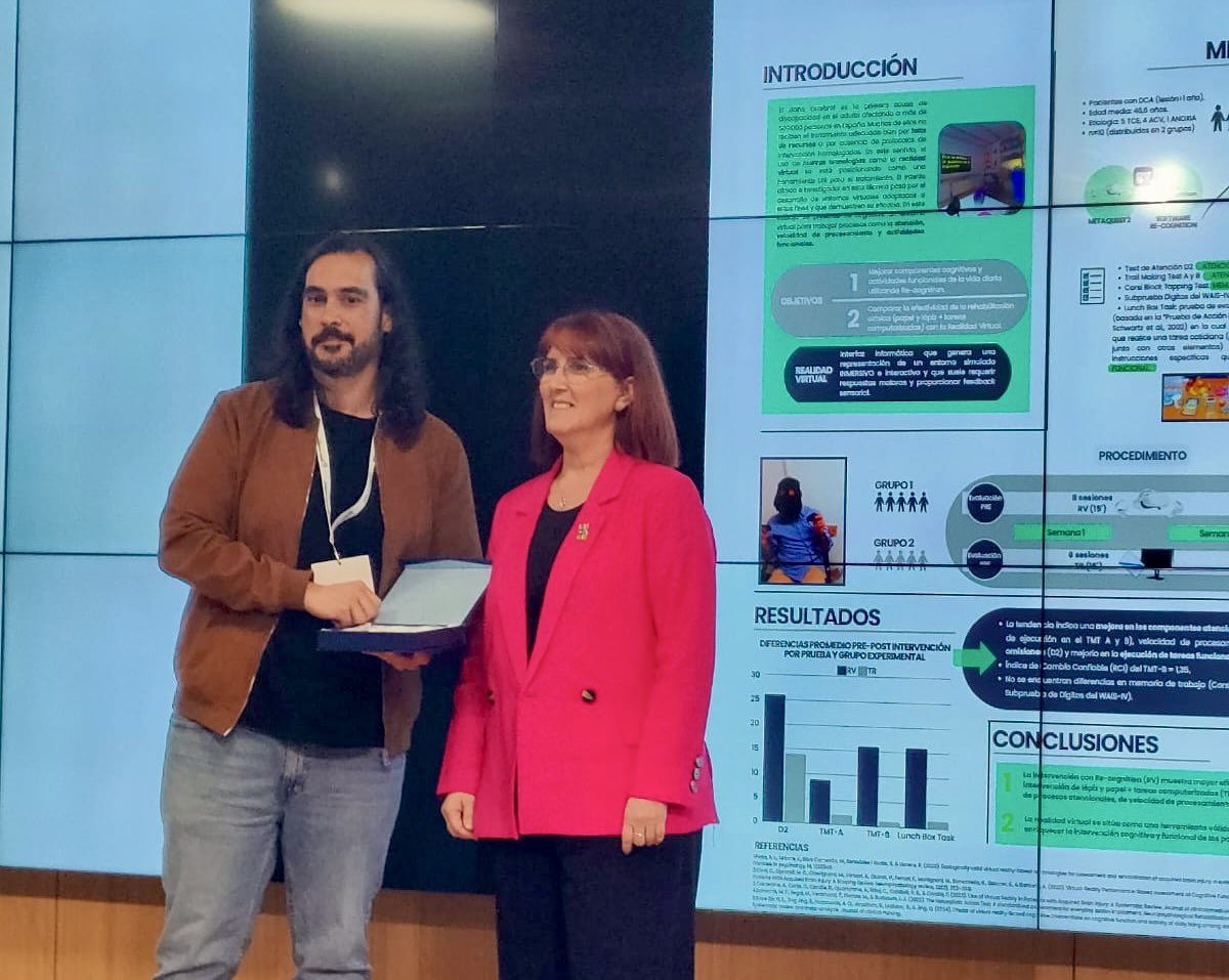 JM_Torralba_'s tweet photo. Gracias! @fedaceorg por este reconocimiento a nuestra investigación con #RealidadVirtual @ReCognition! Este premio impulsa nuestro compromiso de mejorar la rehabilitación del #DañoCerebalAdquirido a través de la RV. Y gracias al equipo por su esfuerzo y dedicación! 🧠🏆 @AGREDACE https://t.co/3REnIiO9jY