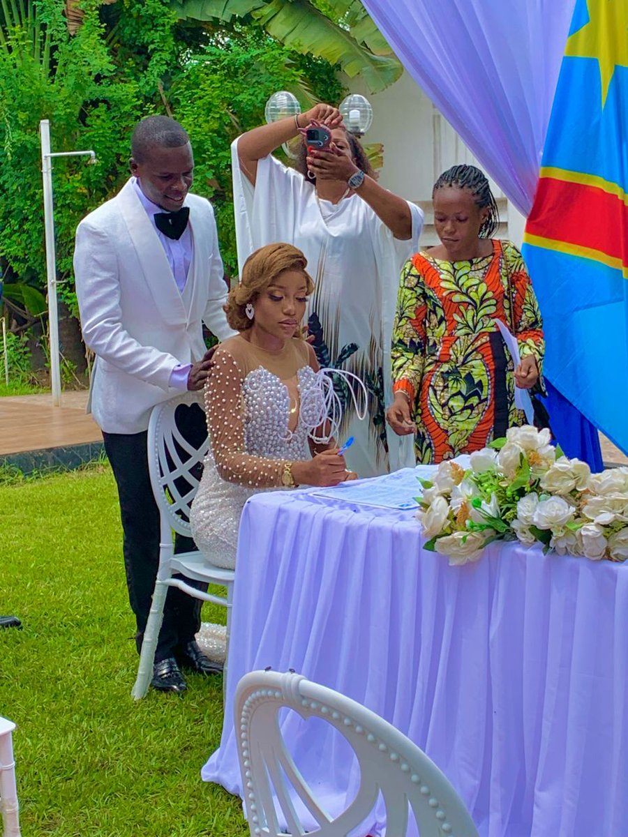 arnoldndunda's tweet photo. #Félicitations mon frère Me. #Gloire MANESA , que votre couple soit abondamment béni. https://t.co/XOnFLzHBDK