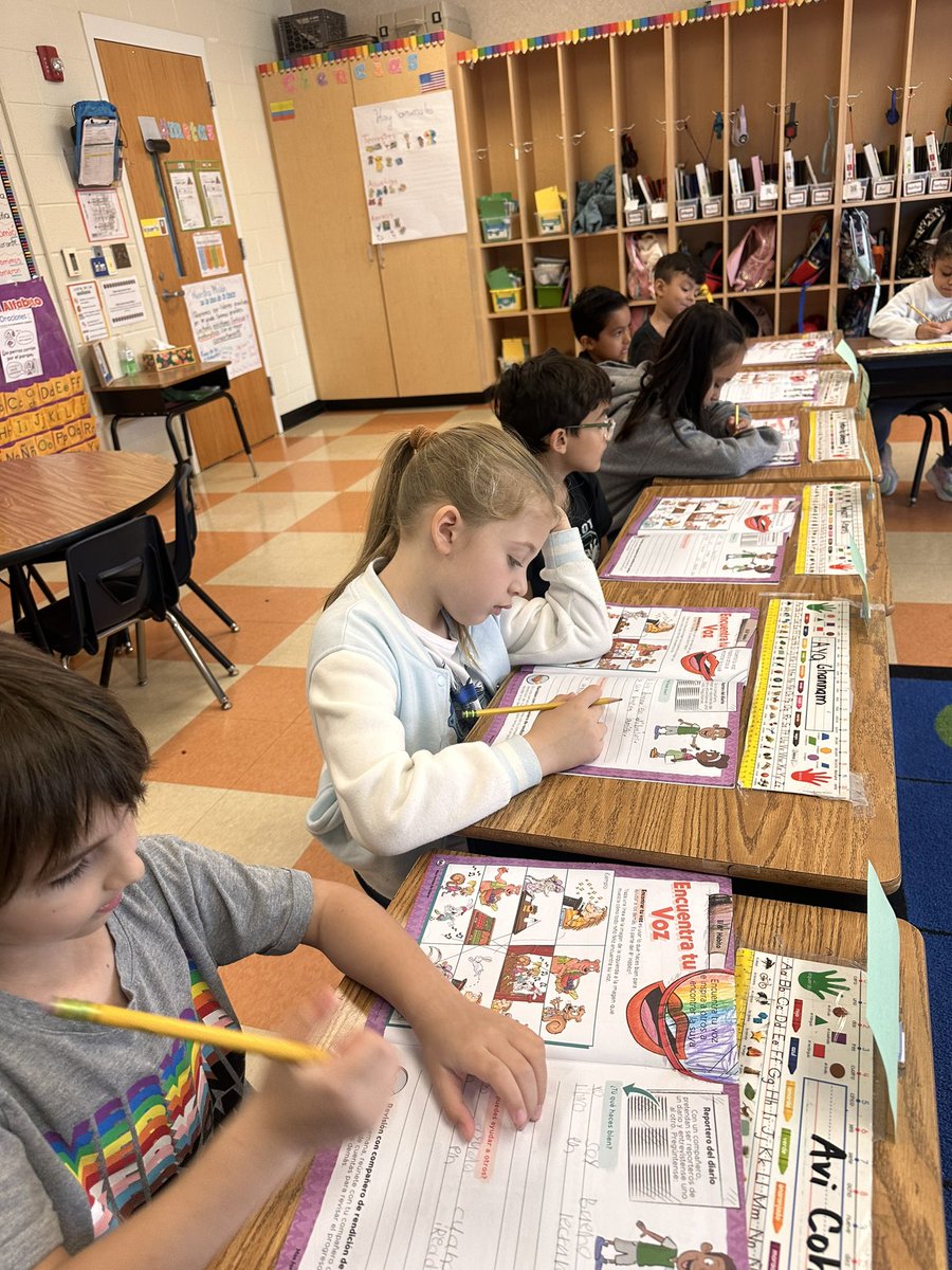 LauraSierraMor1's tweet photo. We’re growing in so many areas: SEL + writing 🤝 .Enhancing emotional intelligence is a must in my class 🫶🏻👧👦👩🏻‍🏫 @ShilohValleyPS @IreneZamoraSoto @MrsOrtizJ9 @MrsJGutierrez @ParticipateLrng  #UnitingOurWorld https://t.co/HA177JsaVs