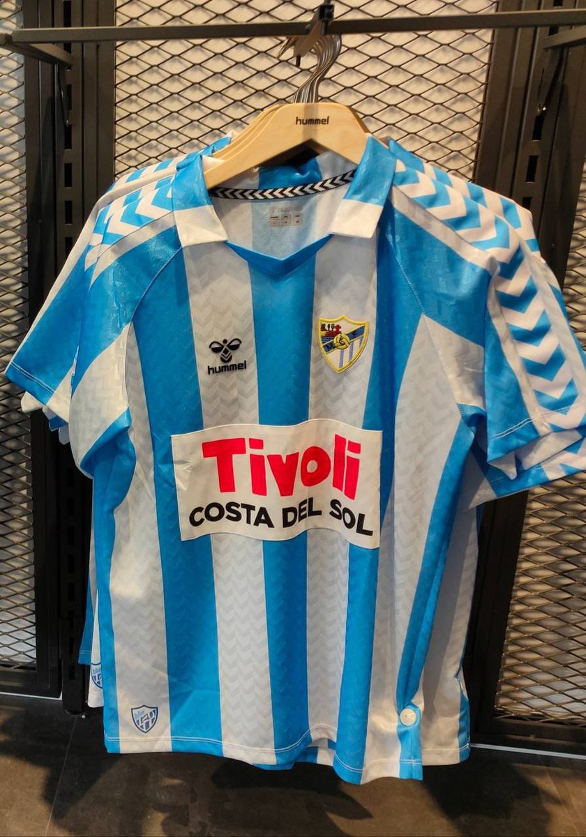AdrianMCF's tweet photo. SORTEO ESPECIAL 😍

Este fin de semana sortearé la nueva camiseta RETRO del Málaga CF 💙

El jueves 18 de Abril se dará el ganador. Requisitos:

- Dar RT
- Seguirme a mí
- Seguir a @Ctinfo_17

¡Mucha suerte! 🍀 https://t.co/jQApbEM7mP