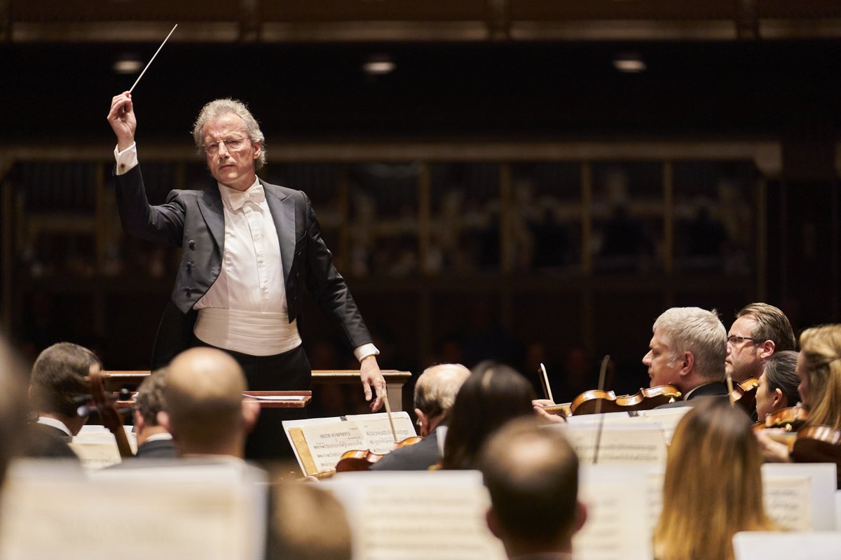 In the newest episode on Adella, Franz Welser-Möst discusses capturing a moment while recording Prokofiev's Symphony No. 6. 📸: @rog_mastroianni Watch this episode: Adella.Live Stream the recording: apple.co/3xmnBEk