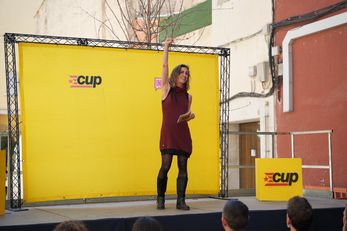 cupnacional's tweet photo. Tenim clar que ja n’hi ha prou de subordinar la política als interessos de la Patronal i als de Madrid.

Cal una agenda pròpia per avançar cap a la independència, confrontant-nos amb l’Estat per garantir drets!

Visca la Unitat Popular, mori el mal govern✊
#DefensemLaTerra https://t.co/LcMbTvyjok